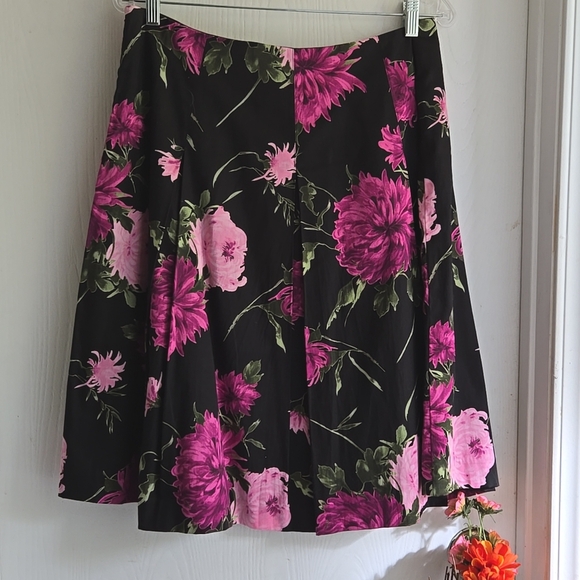 ⭐️ Host Pick ⭐️Talbots | Floral Pleated A-Line Midi Skirt - Picture 4 of 9